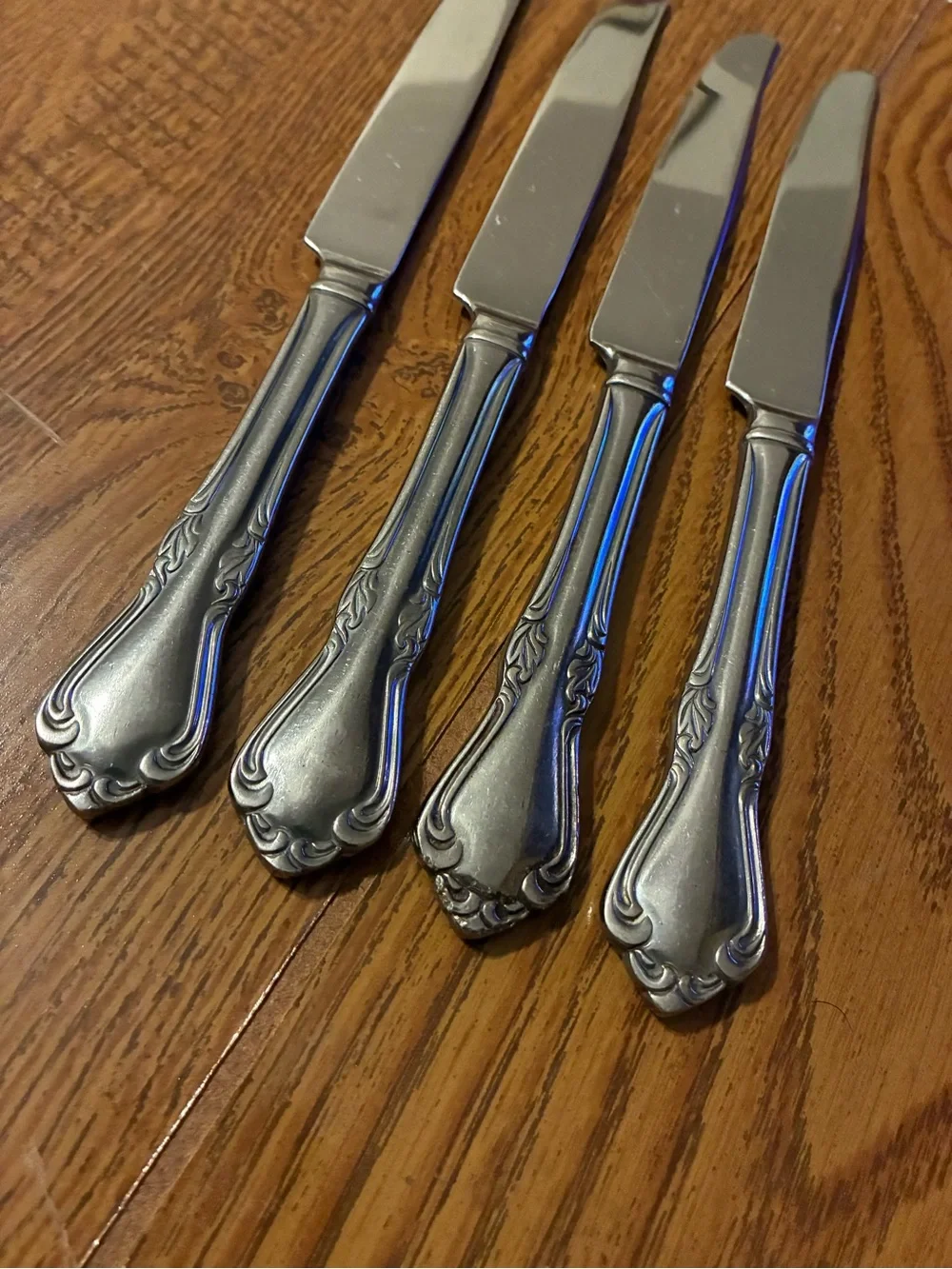 Ornate Silver-Tone Dinner Knife Set (4)